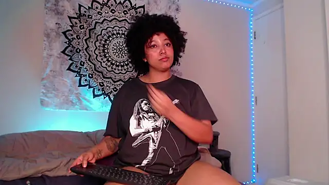 Snapshot of michell_bling1 chatting on December 2024 07:38:01 AM michell bling1 online show from December 2024 07:38:01 AM