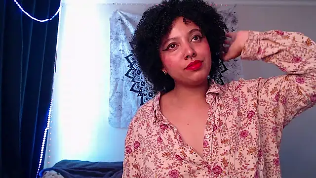 Snapshot of michell_bling1 chatting on December 2024 01:22:01 PM michell bling1 online show from December 2024 01:22:01 PM