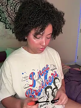 Snapshot of michell_bling1 chatting on December 2024 07:04:01 AM michell bling1 online show from December 2024 07:04:01 AM