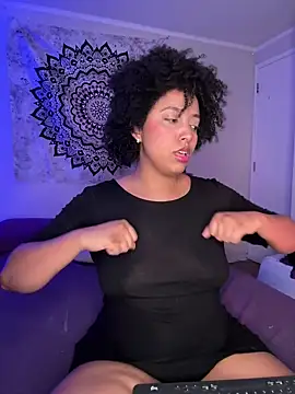 Snapshot of michell_bling1 chatting on January 2025 04:10:02 AM michell bling1 online show from January 2025 04:10:02 AM