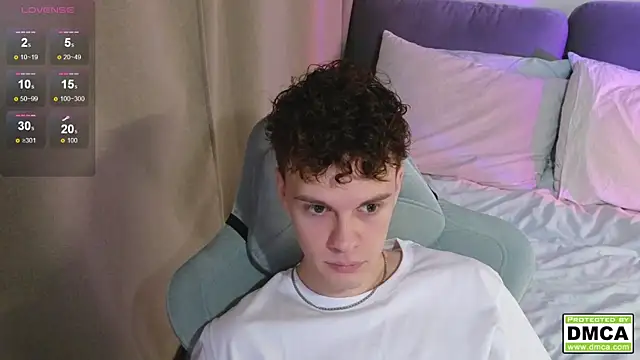 cute thomas online show from December 2025 04:01:01 PM