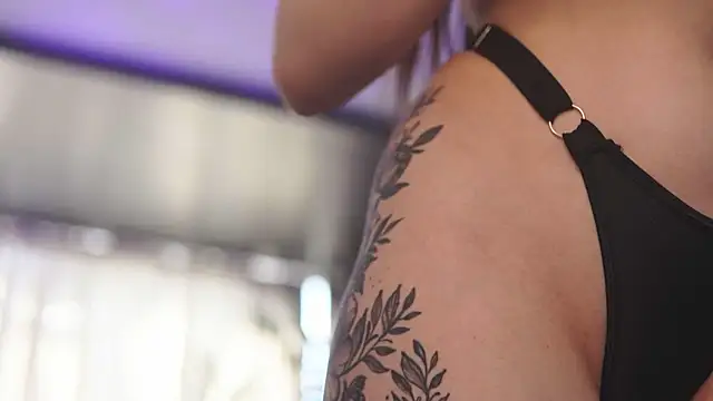 HotSkinnyX online show from April 2026 12:29:02 PM