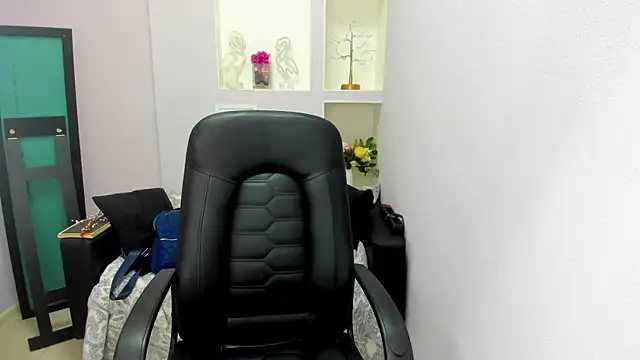 Persephoni online show from March 2026 05:51:01 AM