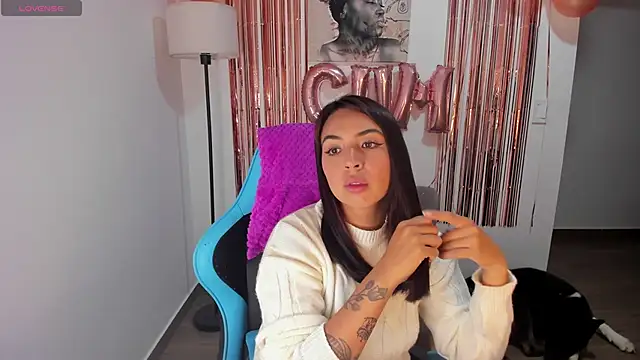 Miss Nicole online show from June 2026 07:25:01 PM
