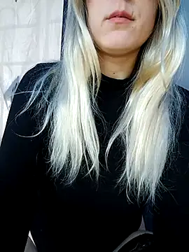 dolcehelena993 online show from March 2026 01:17:01 PM