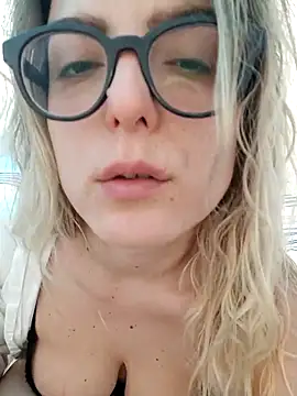 dolcehelena993 online show from April 2026 12:54:01 PM