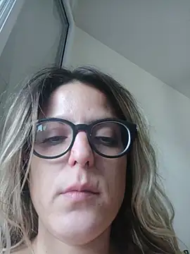dolcehelena993 online show from July 2026 06:33:01 PM