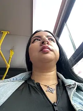 Abril Luv online show from April 2026 12:10:01 PM