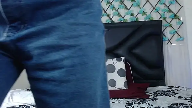 Snapshot of EmmaWilliamss chatting on December 2025 04:11:01 PM EmmaWilliamss online show from December 2025 04:11:01 PM