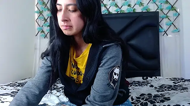 Snapshot of EmmaWilliamss chatting on December 2025 02:35:02 PM EmmaWilliamss online show from December 2025 02:35:02 PM