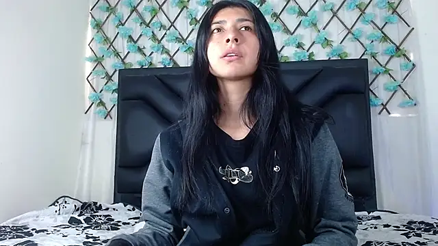 Snapshot of EmmaWilliamss chatting on December 2025 04:14:01 PM EmmaWilliamss online show from December 2025 04:14:01 PM