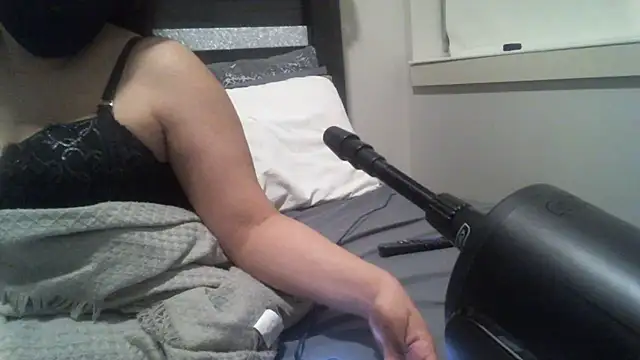 Snapshot of lofibunni chatting on February 2026 11:36:02 PM lofibunni online show from February 2026 11:36:02 PM