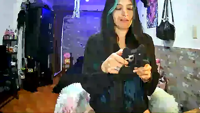 Snapshot of AngelaQueen_ chatting on July 2026 06:11:02 PM AngelaQueen online show from July 2026 06:11:02 PM