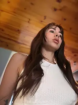 lauravasquez online show from April 2026 05:19:02 PM