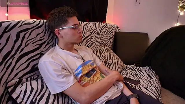 kisstarxxx online show from February 2026 07:51:01 AM