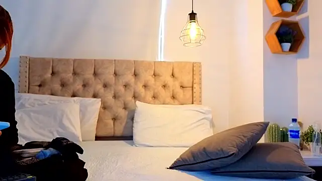 KeryHillson online show from April 2026 01:23:02 PM