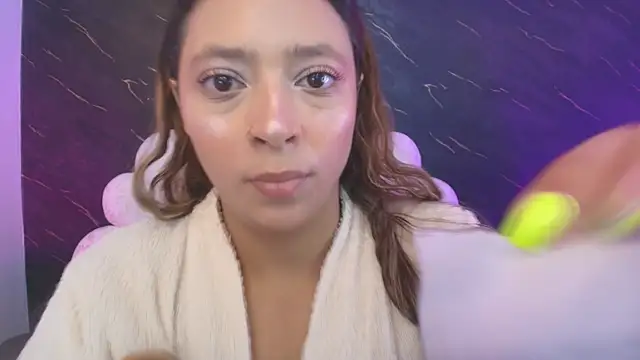 Snapshot of _MiaBrown_ chatting on April 2026 12:09:02 PM MiaBrown online show from April 2026 12:09:02 PM