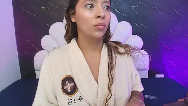 Snapshot of _MiaBrown_ chatting on April 2026 12:11:02 PM MiaBrown online show from April 2026 12:11:02 PM