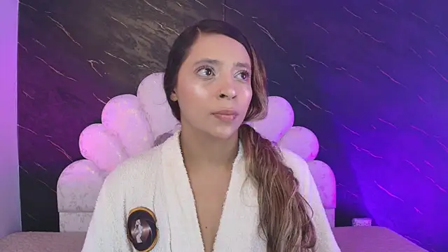 Snapshot of _MiaBrown_ chatting on May 2026 12:12:01 PM MiaBrown online show from May 2026 12:12:01 PM
