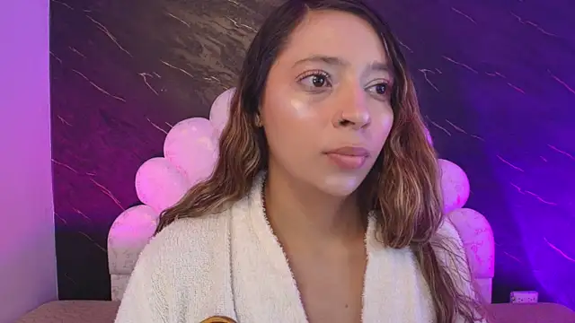 Snapshot of _MiaBrown_ chatting on May 2026 12:10:01 PM MiaBrown online show from May 2026 12:10:01 PM