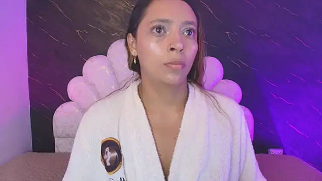 Snapshot of _MiaBrown_ chatting on May 2026 12:00:02 PM MiaBrown online show from May 2026 12:00:02 PM