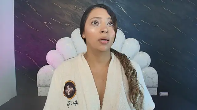 Snapshot of _MiaBrown_ chatting on May 2026 12:13:02 PM MiaBrown online show from May 2026 12:13:02 PM