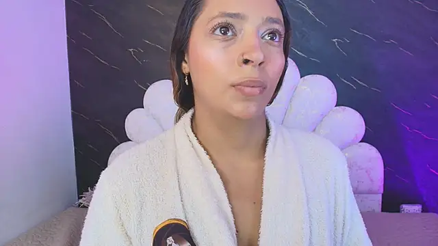 Snapshot of _MiaBrown_ chatting on May 2026 12:12:02 PM MiaBrown online show from May 2026 12:12:02 PM