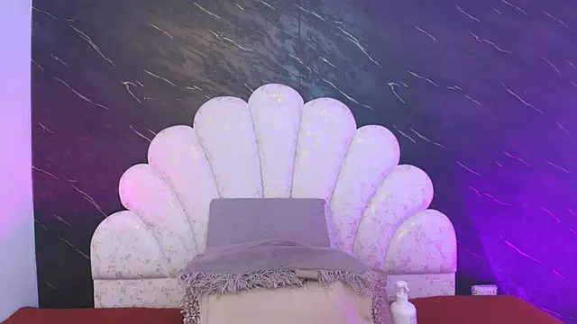Snapshot of _MiaBrown_ chatting on June 2026 12:07:02 PM MiaBrown online show from June 2026 12:07:02 PM