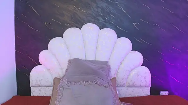 Snapshot of _MiaBrown_ chatting on June 2026 12:10:02 PM MiaBrown online show from June 2026 12:10:02 PM