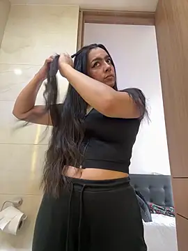 Nicollemays online show from March 2026 02:11:02 PM