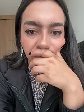 Nicollemays online show from April 2026 01:14:01 PM