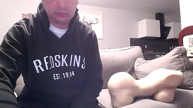 freddy0222222 online show from May 2026 11:00:01 PM