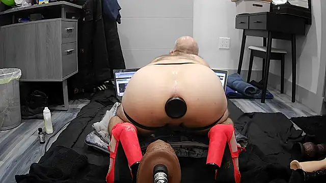 Snapshot of Smalldickcaged chatting on November 2025 03:12:02 AM Smalldickcaged online show from November 2025 03:12:02 AM