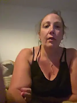 Wisie Cutie online show from May 2026 10:22:02 PM