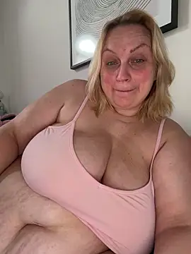 Snapshot of BBW_Nora chatting on June 2026 08:28:01 AM BBW Nora online show from June 2026 08:28:01 AM