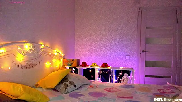 LillyMoure  online show from March 2026 11:53:01 PM