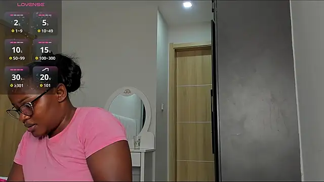 Snapshot of _heavenlysent chatting on June 2026 05:28:02 PM heavenlysent online show from June 2026 05:28:02 PM
