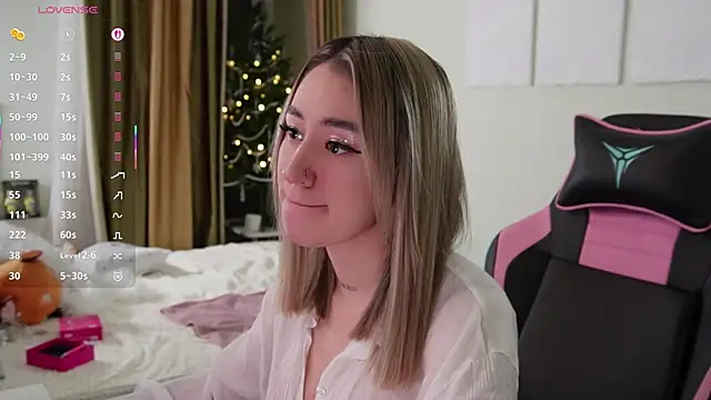 Fiona-Love online show from December 2025 05:20:01 PM