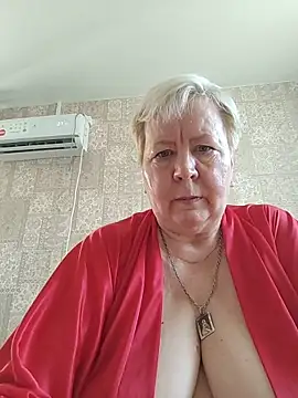 Snapshot of EffectFiona chatting on June 2026 04:17:01 AM EffectFiona online show from June 2026 04:17:01 AM