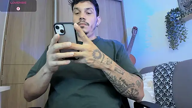 Snapshot of alejandro_stark chatting on July 2026 02:40:02 PM alejandro stark online show from July 2026 02:40:02 PM