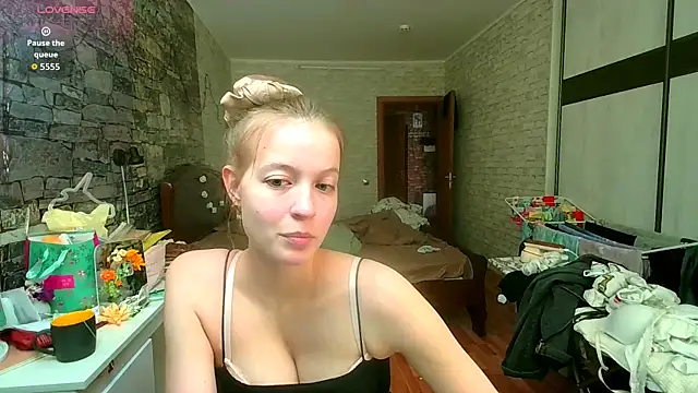   Aphrodita  wow   online show from February 2026 08:07:02 AM