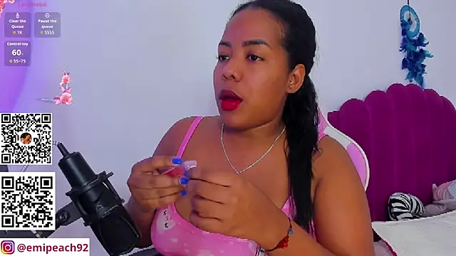 Snapshot of samanthaabloom chatting on June 2026 01:30:02 AM samanthaabloom online show from June 2026 01:30:02 AM