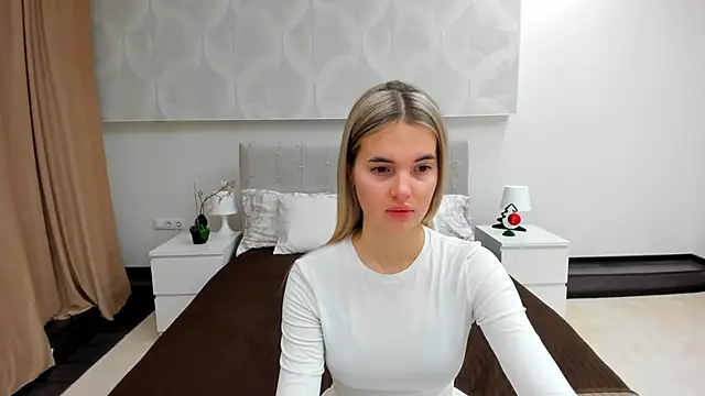 Donna Evans online show from November 2025 12:02:01 AM