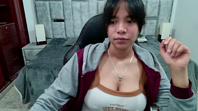 Snapshot of laureentt_ chatting on June 2026 03:18:01 AM laureentt online show from June 2026 03:18:01 AM