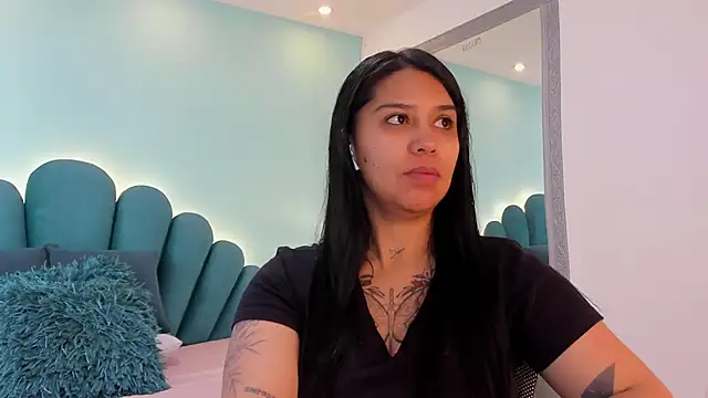 sharlott18 online show from March 2026 12:21:01 PM