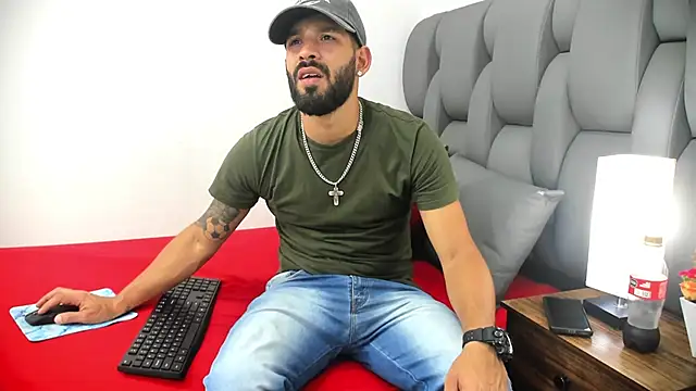 Thiagogomez online show from March 2026 07:14:01 PM