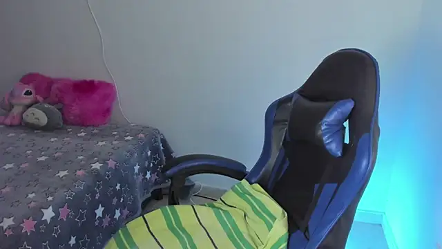 Snapshot of roseliam25 chatting on February 2026 02:07:02 PM roseliam25 online show from February 2026 02:07:02 PM