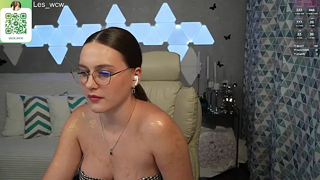 Snapshot of HarleyDeess chatting on February 2025 01:57:01 AM HarleyDeess online show from February 2025 01:57:01 AM
