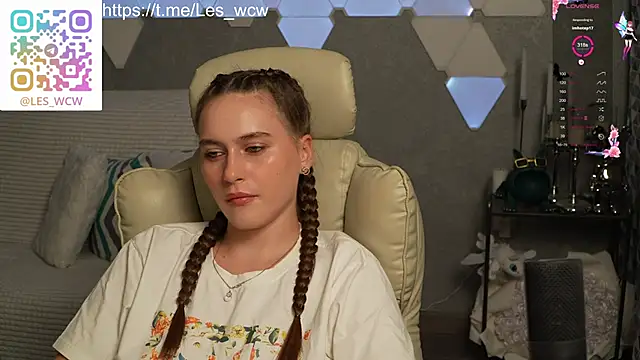 Snapshot of HarleyDeess chatting on November 2025 08:10:01 PM HarleyDeess online show from November 2025 08:10:01 PM