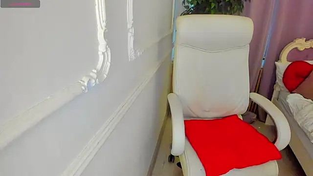 Lily Marlin online show from April 2026 07:06:01 AM